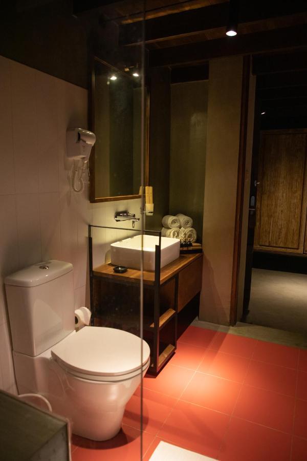 Lake Avenue Hotel แคนดี้ ภายนอก รูปภาพ