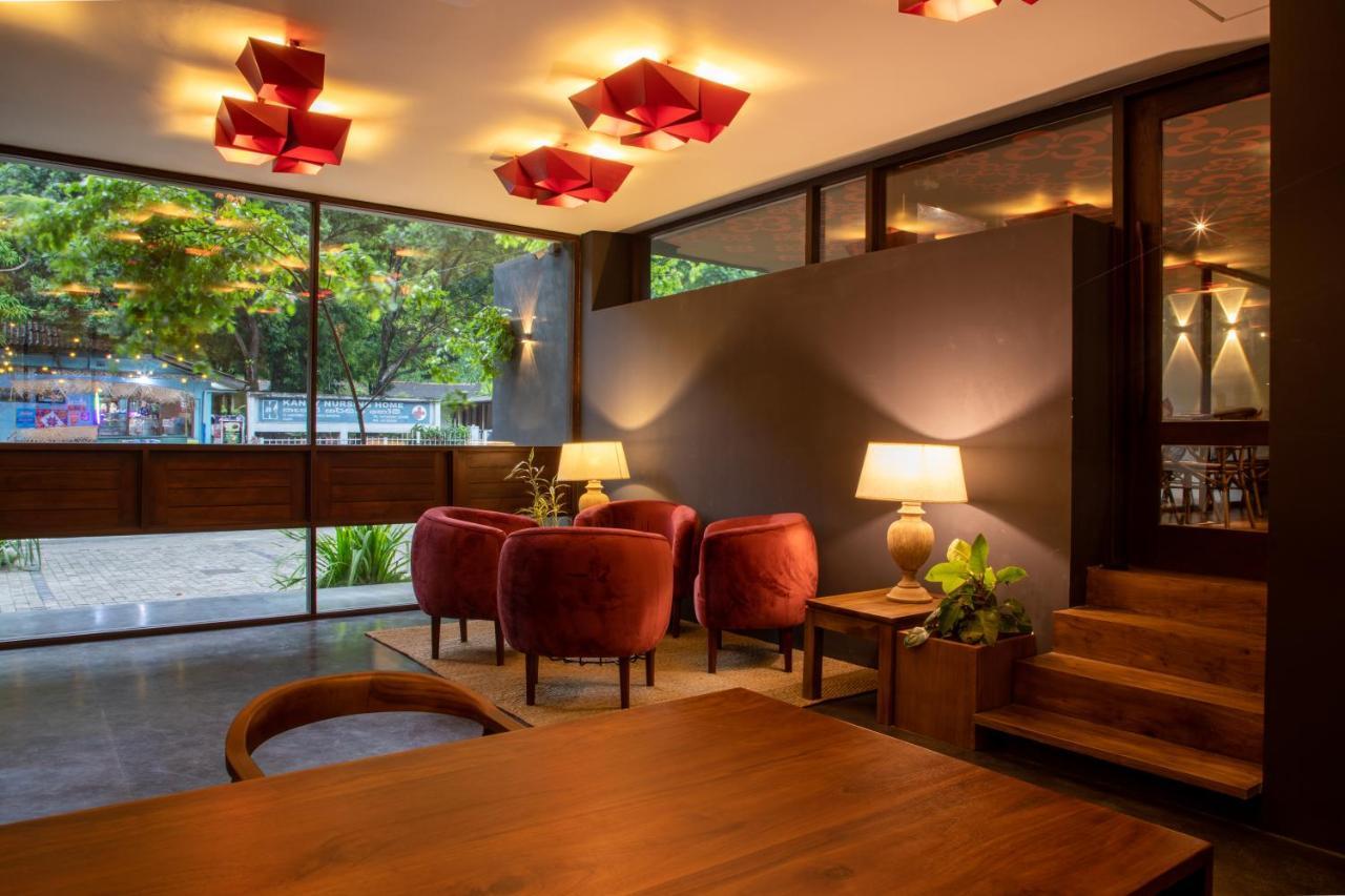 Lake Avenue Hotel แคนดี้ ภายนอก รูปภาพ