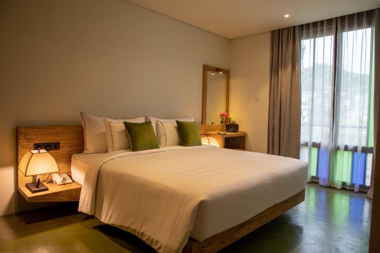 Lake Avenue Hotel แคนดี้ ภายนอก รูปภาพ