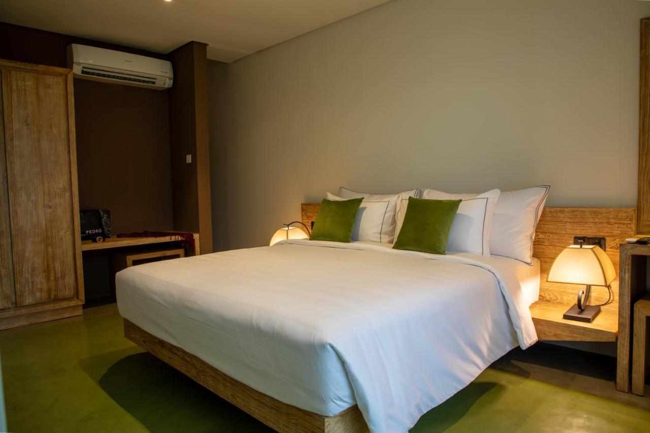 Lake Avenue Hotel แคนดี้ ภายนอก รูปภาพ
